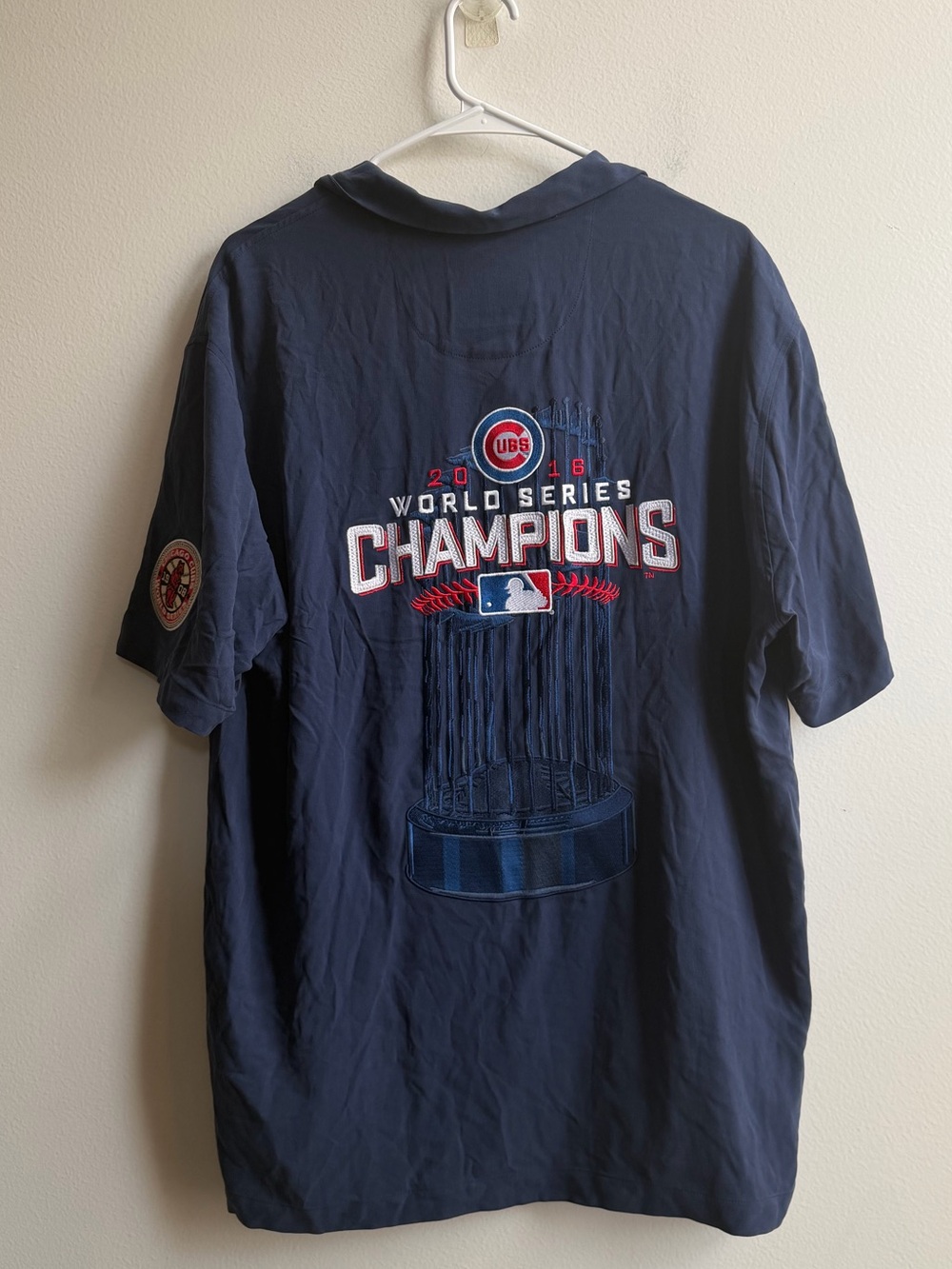 Tommy Bahamas MLB Chicago Cubs 2016 World Series Champions Camp Shirt
